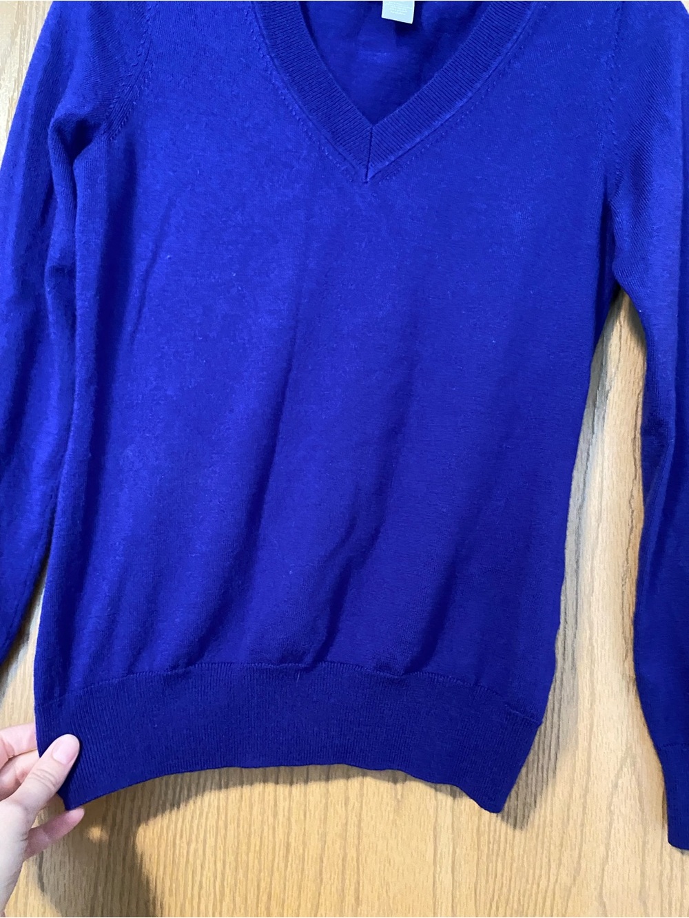 Banana Republic Women's V-Neck Sweater in Royal Blue - Picture 3 of 4